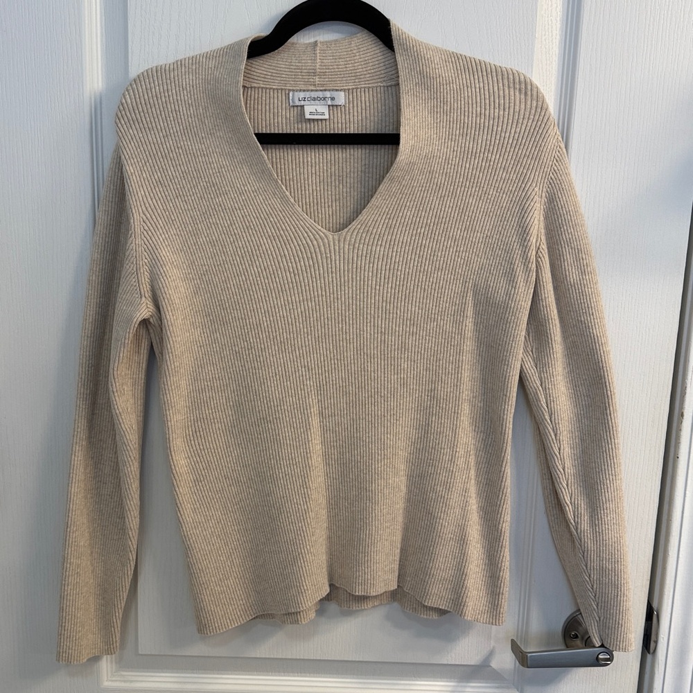 Liz Claiborne Cream V-Neck Sweater